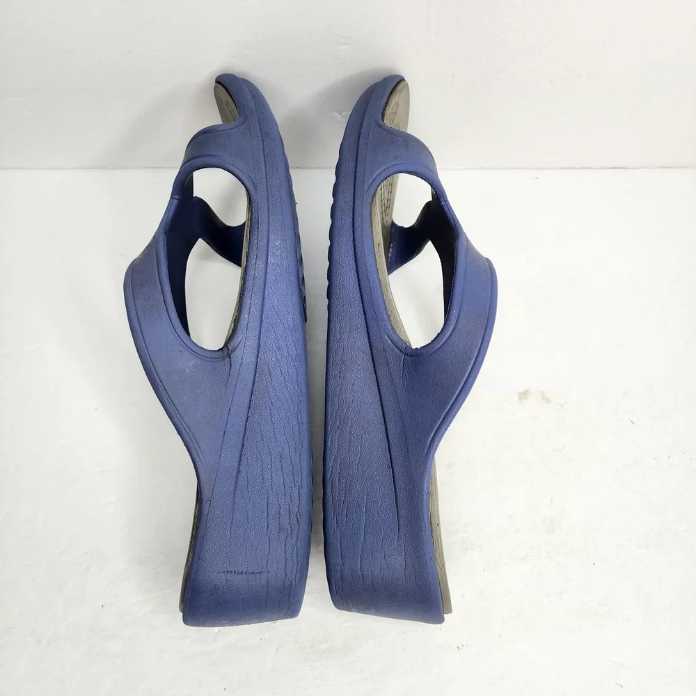 Crocs Sanrah Wedge Sandals Women Size 8 Blue Dual Comfort Strap Slide Shoes